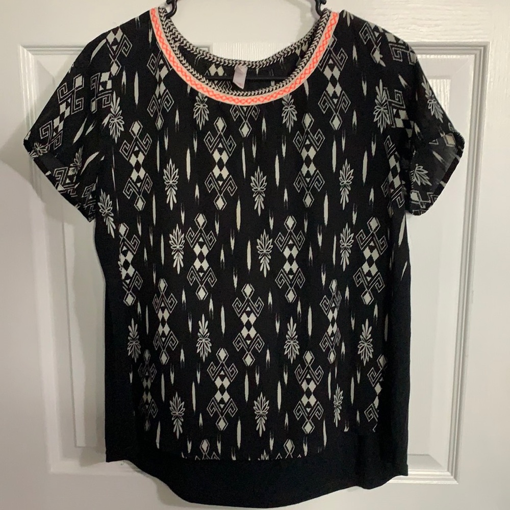 Xhilaration Short Sleeve TShirt. Size Large